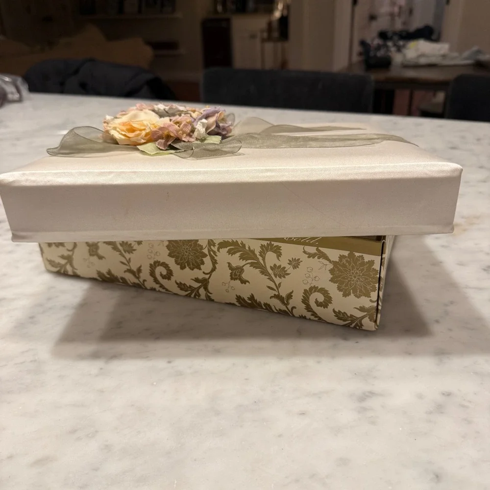 Beverly Clark Vintage 1996 Wedding Memories Photo Album Ivory Satin Floral Boxed